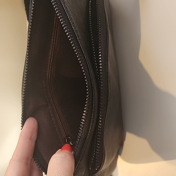 Black vegan leather belt bag with extension - Picture 2 of 4